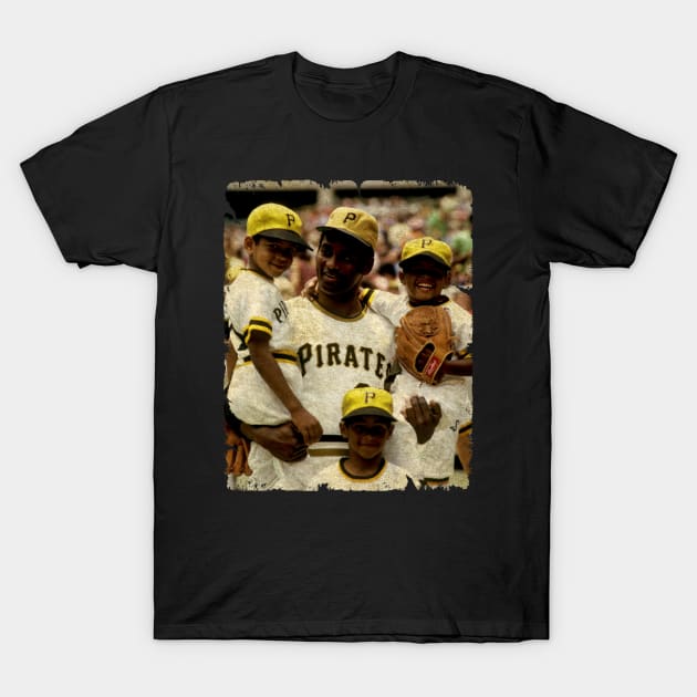 Roberto Clemente in Pittsburgh Pirates T-Shirt by PESTA PORA